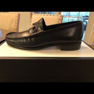 Gucci loafer. (Black)